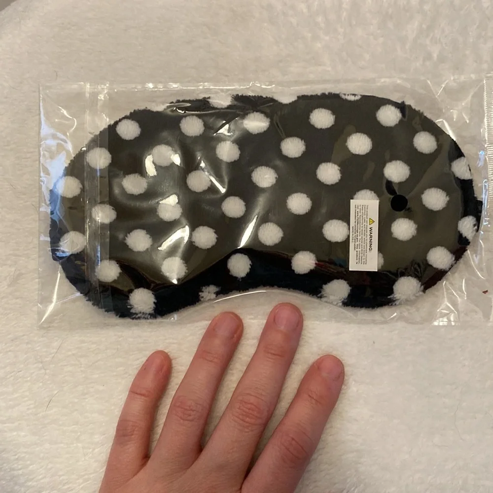 🆕NIP Black w/ White Polka Dot Fuzzy Sleeping Eye Mask with pocket